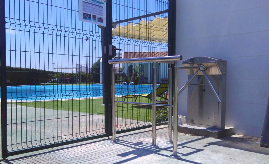 Control de accesos a piscinas y centros acuáticos y otras soluciones de seguridad